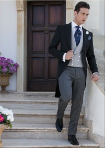 Wedding suit via theweddingdresser.com