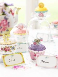 wcupcake favurs - via weddingideasmag.com