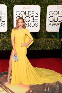 gallery-1452471142-hbz-gg-jlo