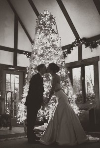 bride-and-groom-with-christmas-tree